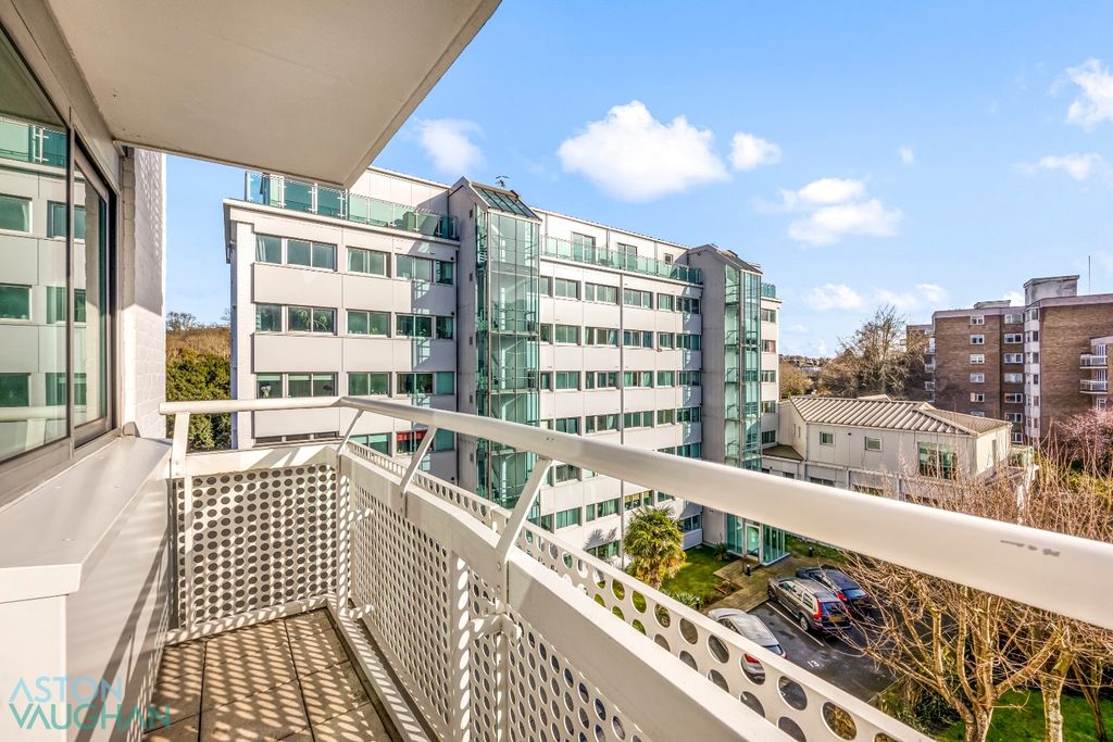 Property photo 2 of 11 4940981