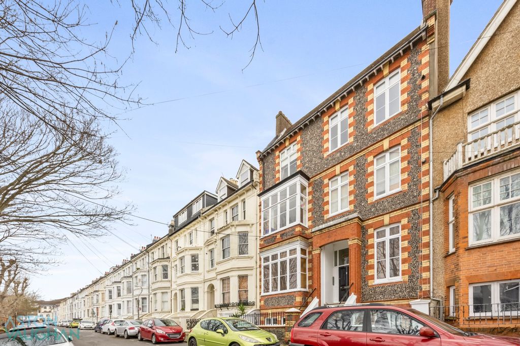 Property photo 3 of 16 4749043