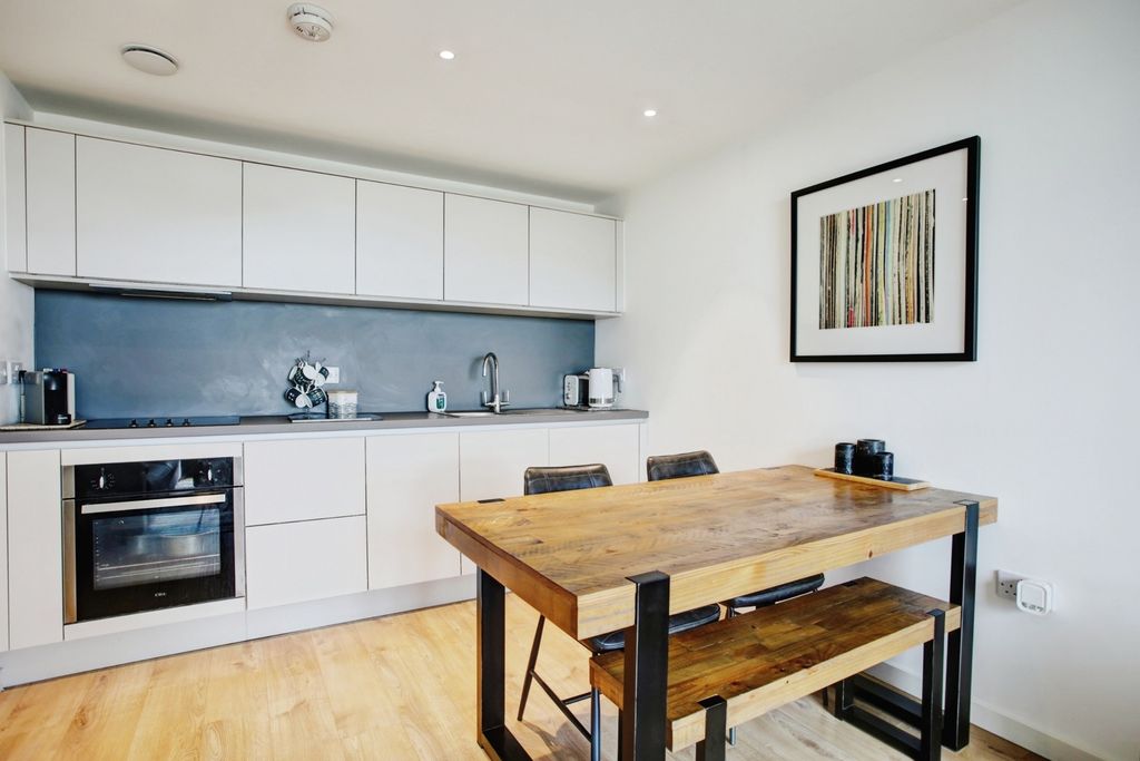 Property photo 3 of 10 Pbox-Img.Jpg