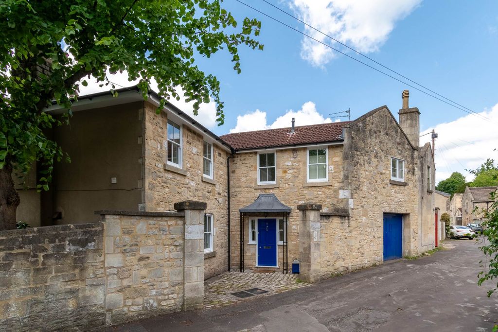 Property photo 1 of 33