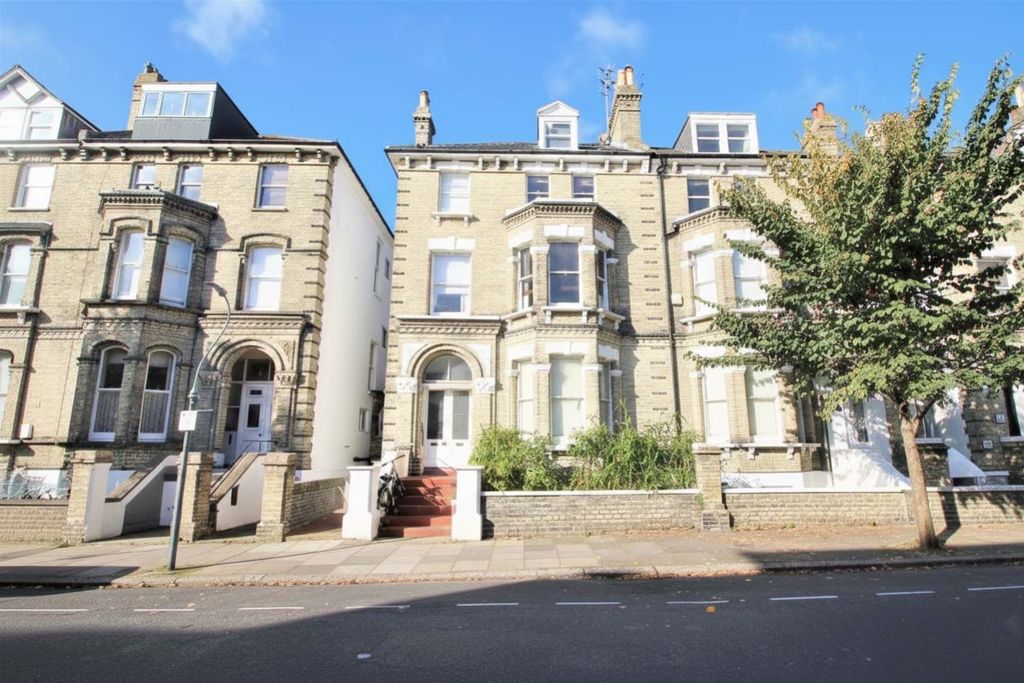 Property photo 1 of 12 Salisburyfront