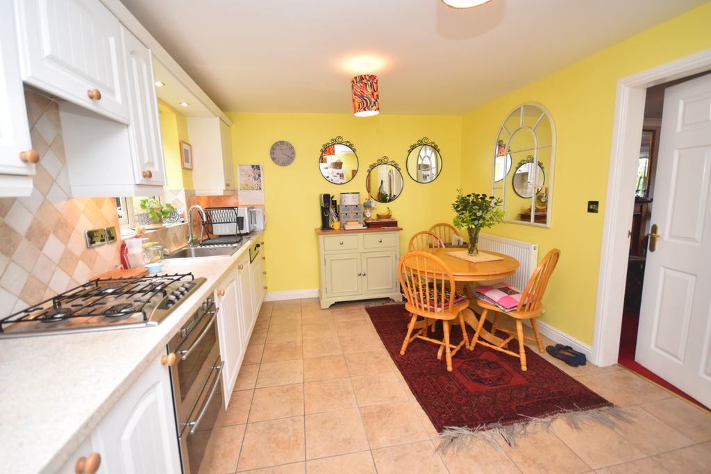 Property photo 2 of 17 Kitchen/Diner