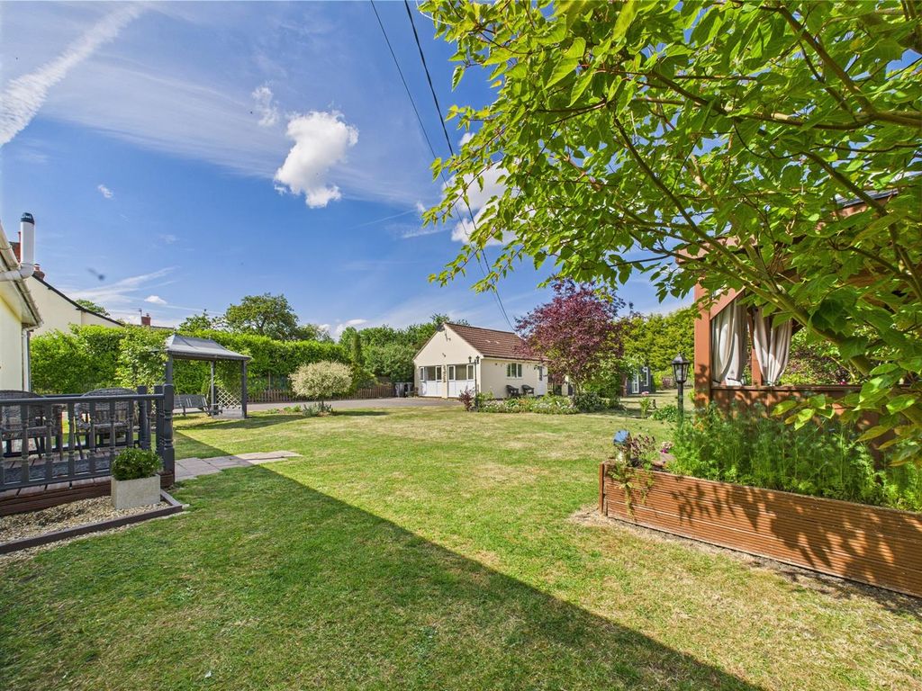 Property photo 2 of 27