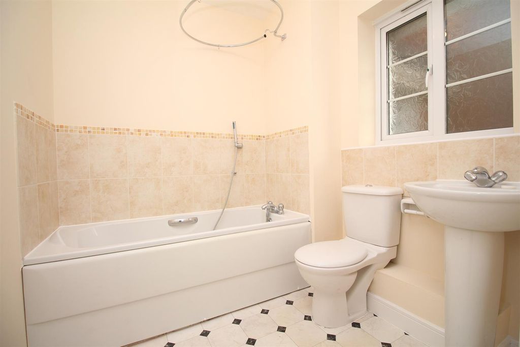 Property photo 1 of 7 38 Swaffer Way 7.Jpg