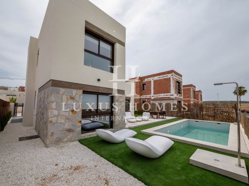 Property photo 2 of 18