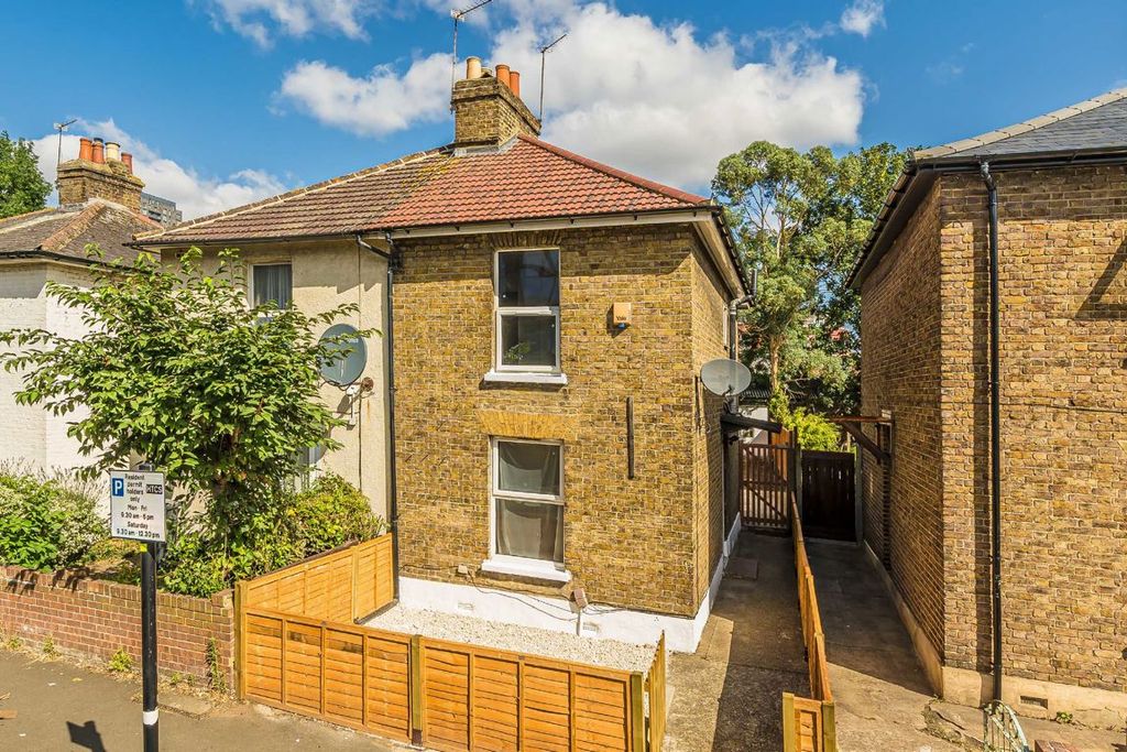 Property photo 1 of 8