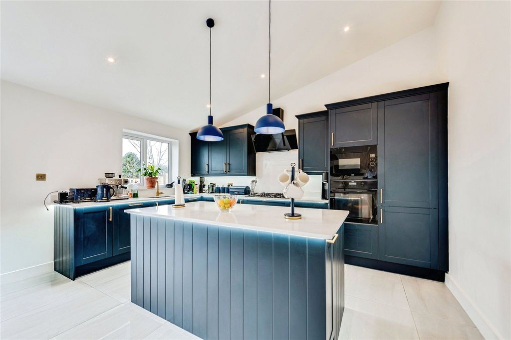 Property photo 2 of 23 Picture No. 15