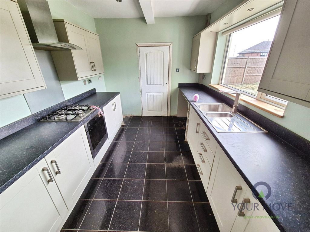 Property photo 2 of 8 Kitchen