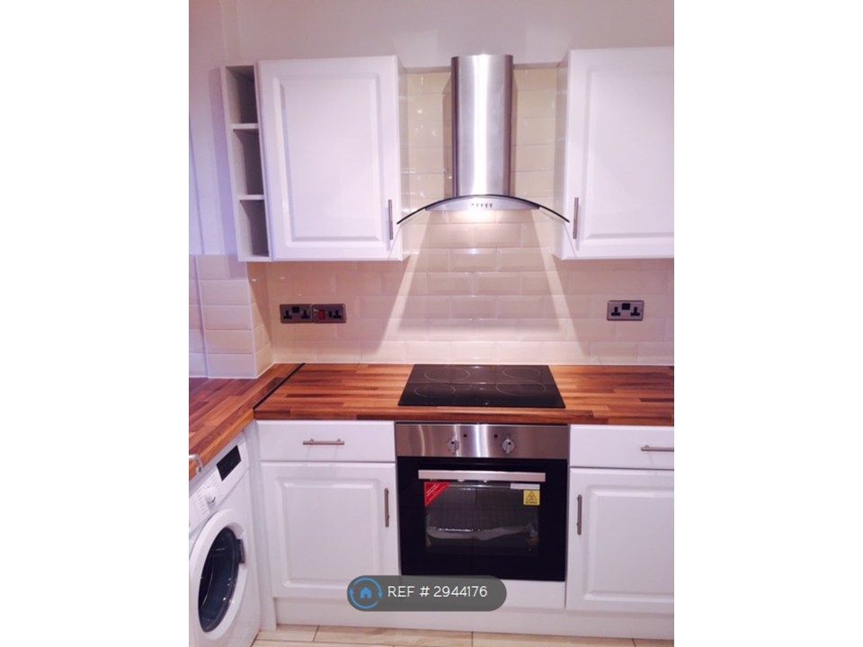 Property photo 1 of 7 Kitchen