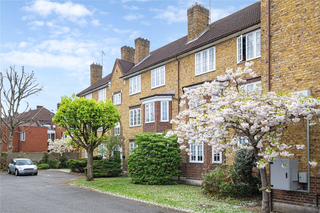 Property photo 1 of 8 Waterloo Court