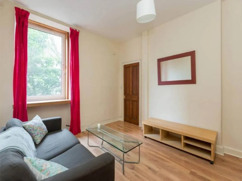 Apartment in Edinburgh, Leith Central - View 3