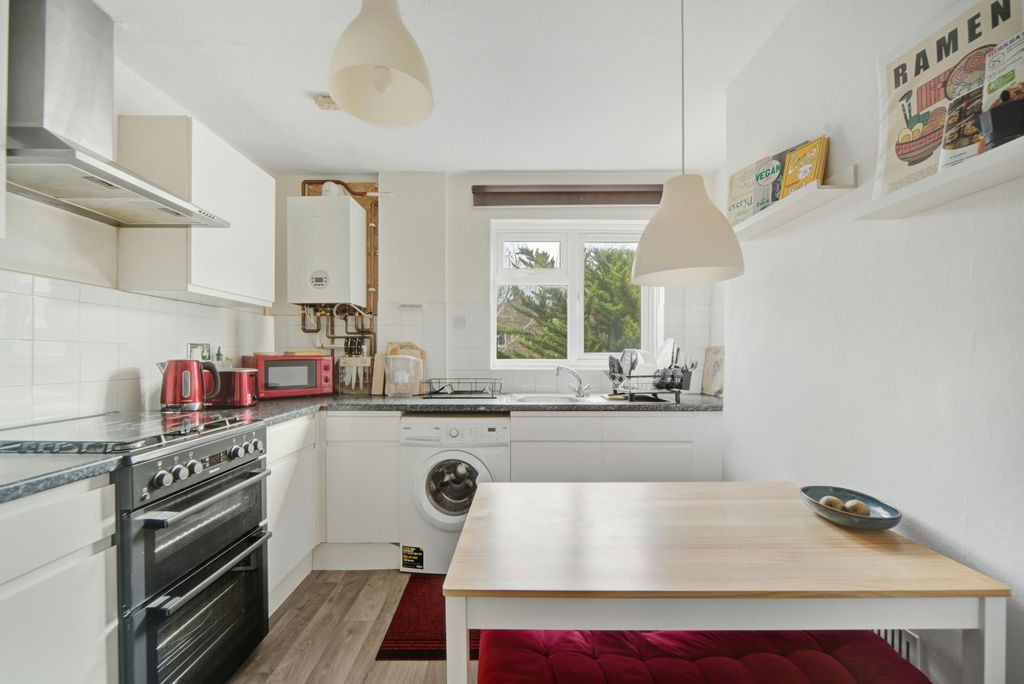 Property photo 1 of 9 Kitchen