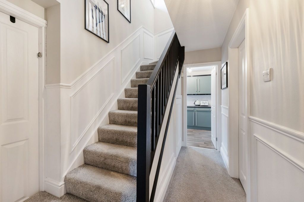 Property photo 3 of 28 Photograph 6