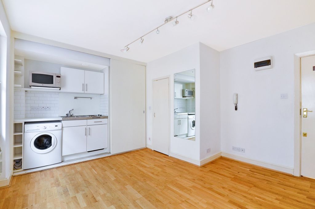 Property photo 2 of 9 940443