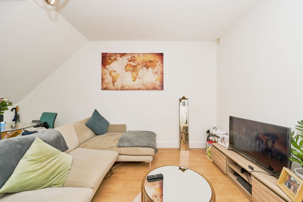 Property photo 3 of 20 1723746_02