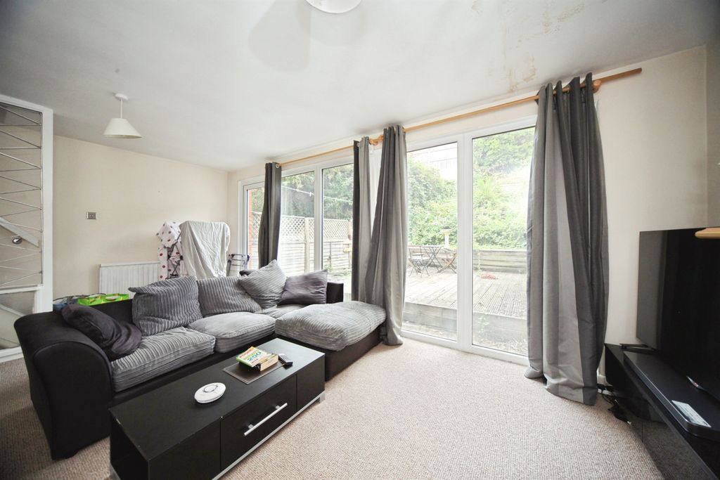 Property photo 3 of 18