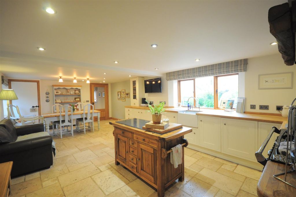 Property photo 2 of 44 Kitchen Diner
