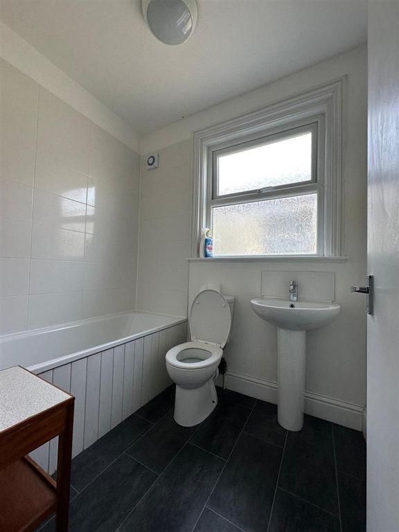 Property photo 1 of 15 Bathroom.Jpg