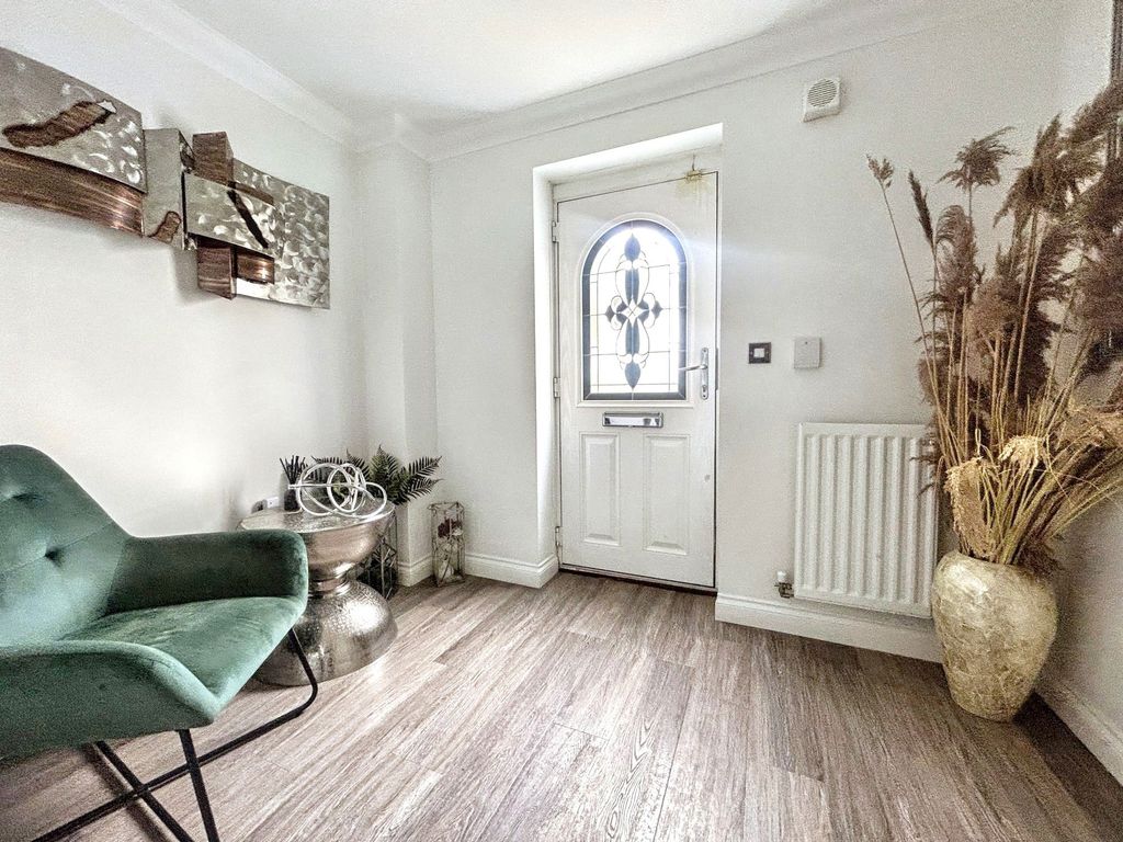 Property photo 2 of 27
