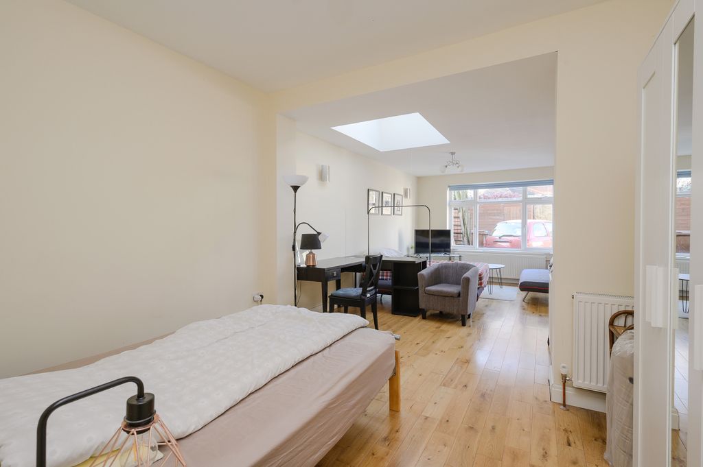 Property photo 2 of 18 Picture No. 12