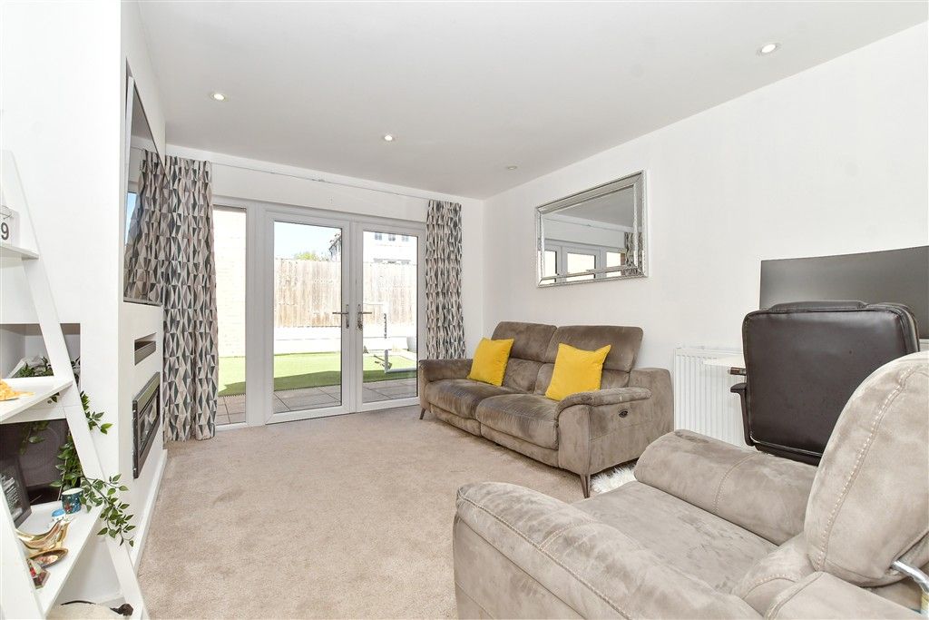 Property photo 3 of 10 Lounge