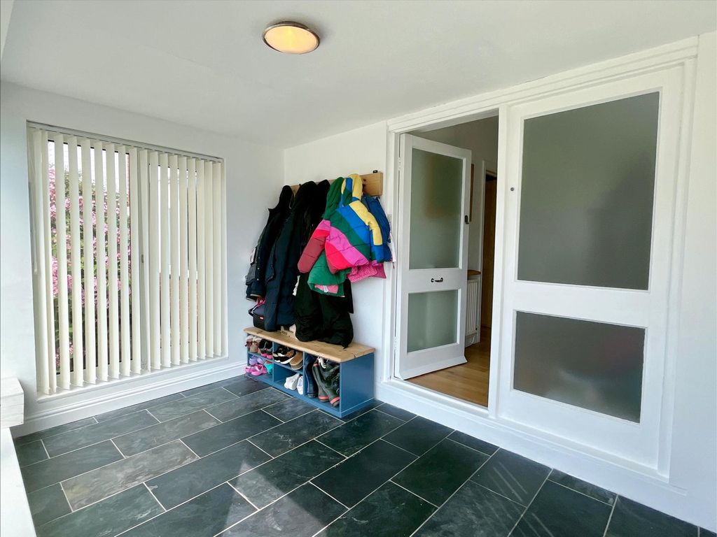 Property photo 3 of 34