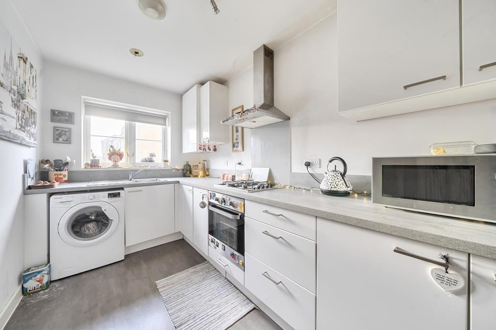 Property photo 3 of 16 Kitchen