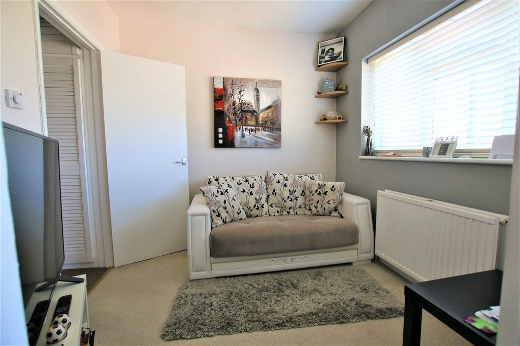 Property photo 1 of 3