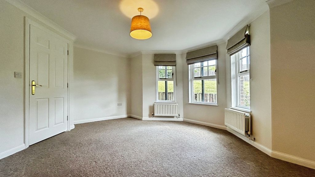 Property photo 3 of 8 Pbox-Img.Jpg