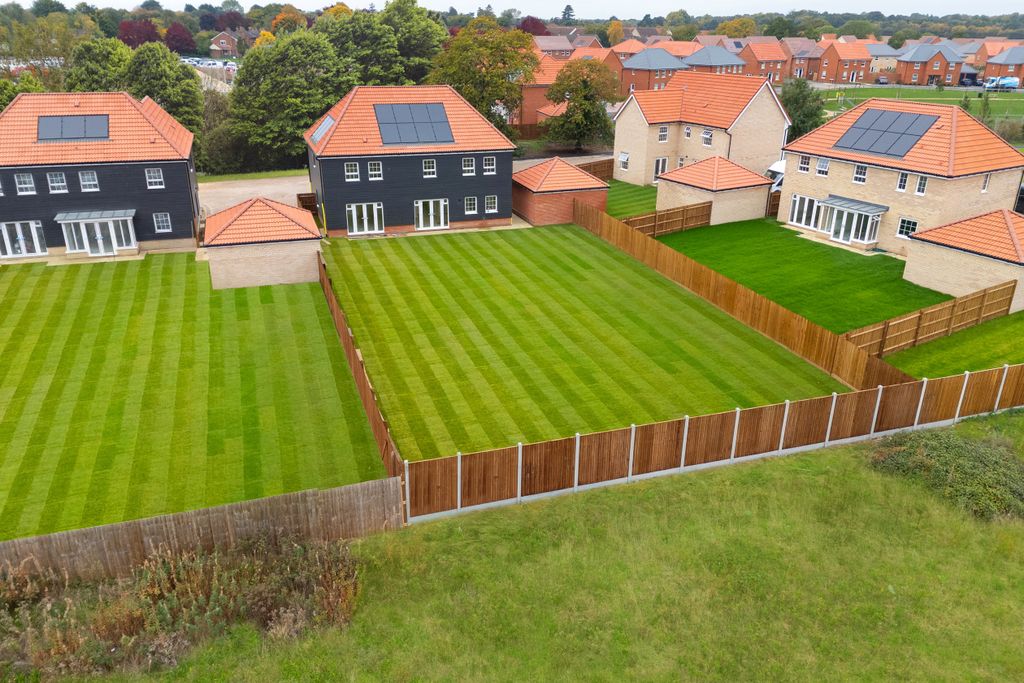 Property photo 1 of 10 Glidewell Rear Garden