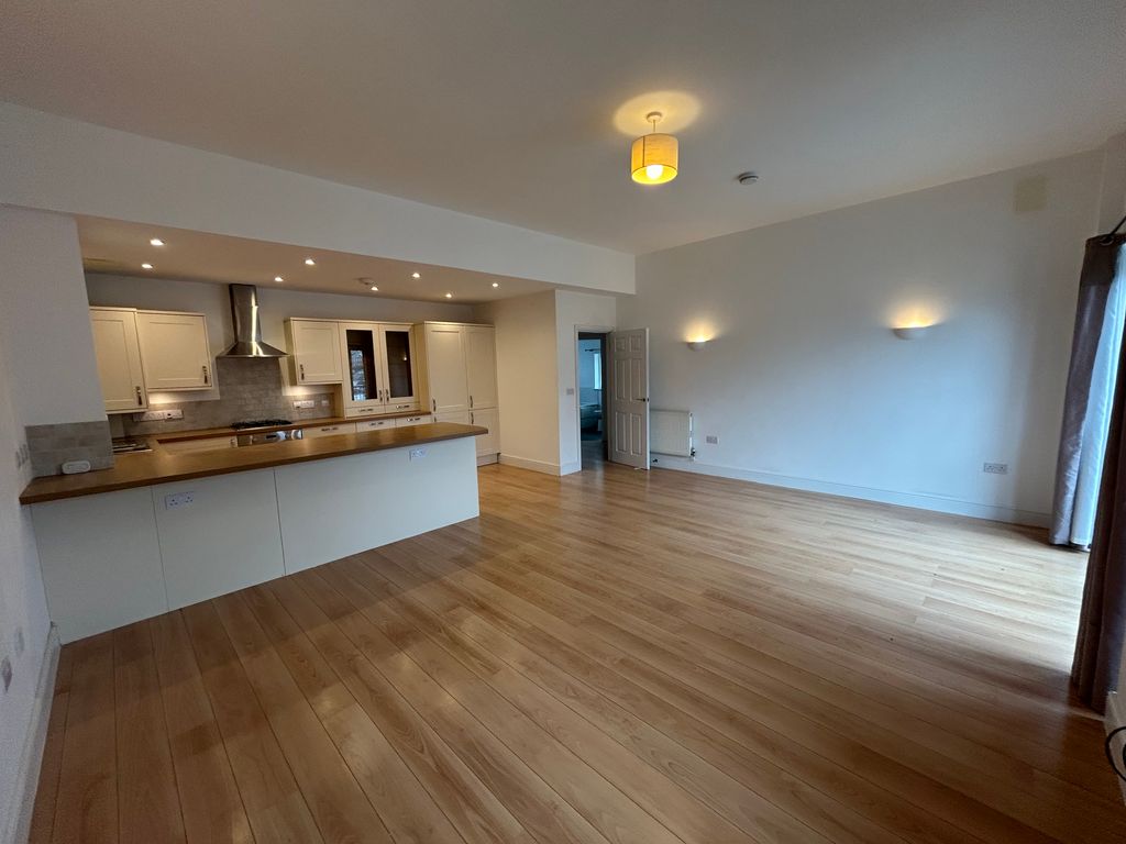 Property photo 2 of 13 Image00015