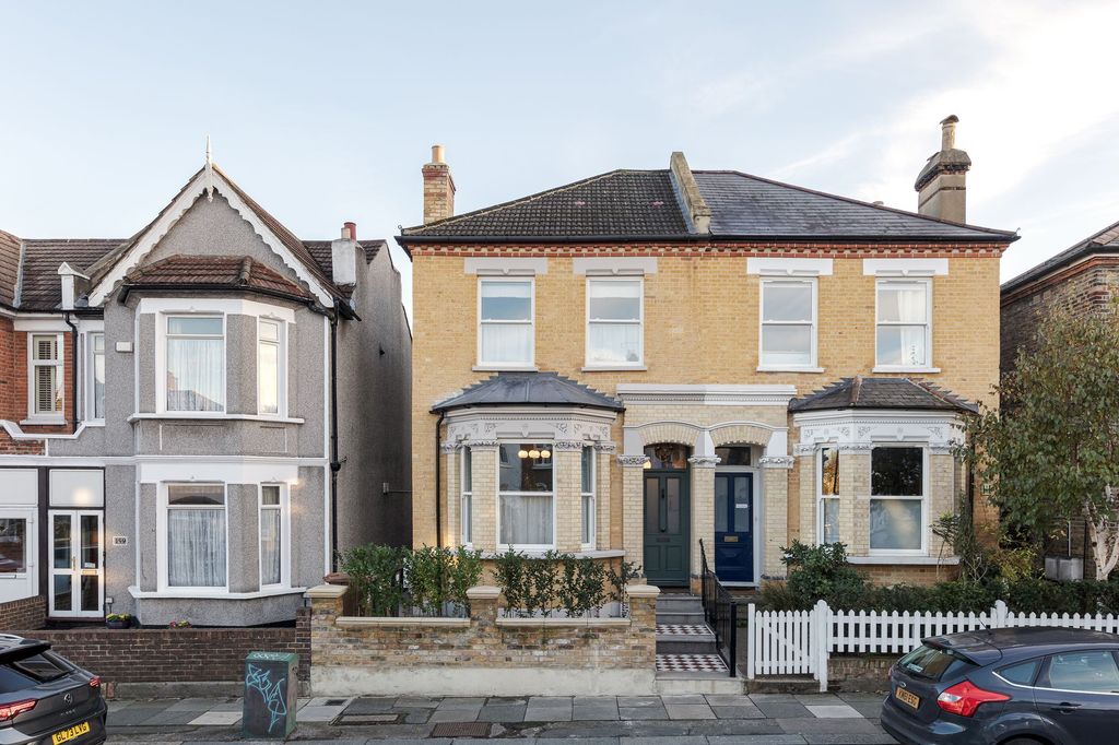 Property photo 1 of 24