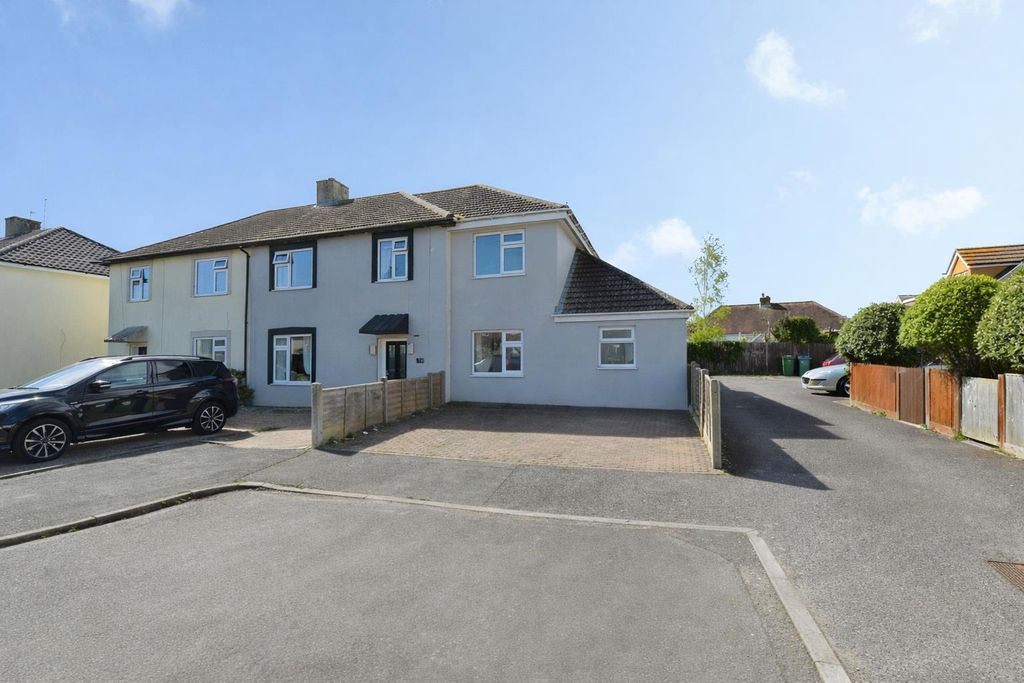 Property photo 1 of 11 Front