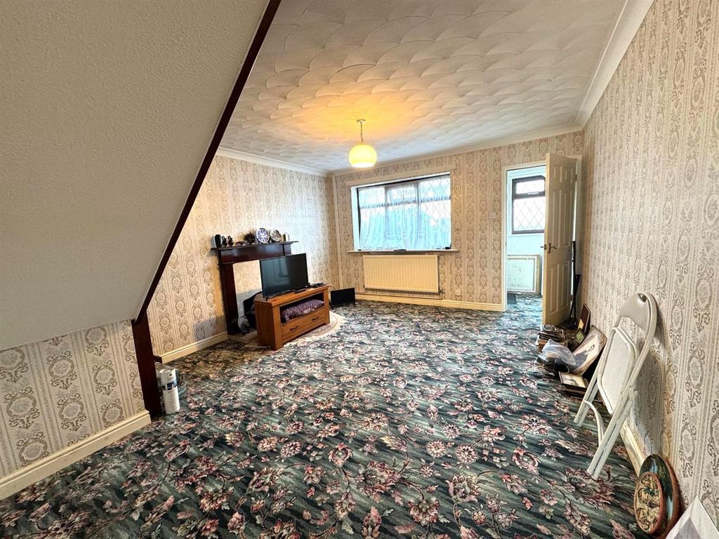 Property photo 2 of 10 Lounge