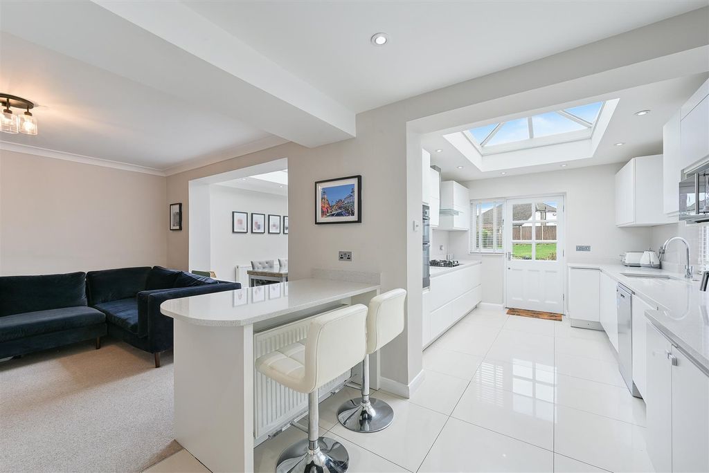 Property photo 2 of 20 Roundwood View, 6- (6).Jpg