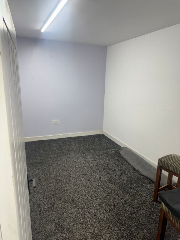 Property photo 3 of 6 Gallery