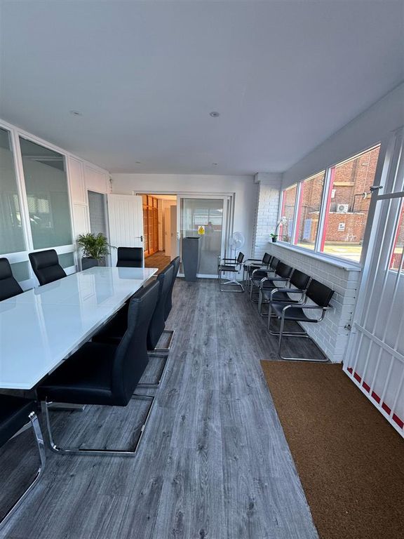 Property photo 3 of 18 80830d94-Cfe9-4Ba8-A148-0F030F0A4c99.Jpg