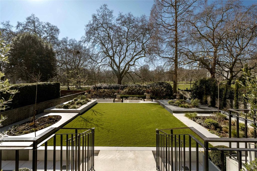 Property photo 1 of 12 Communal Garden