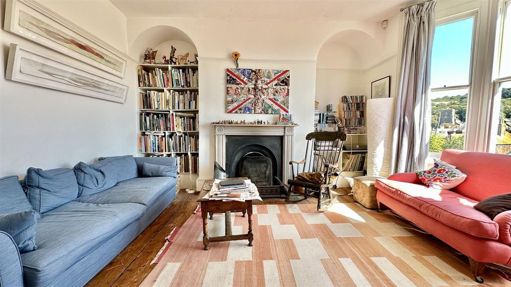 Property photo 3 of 41