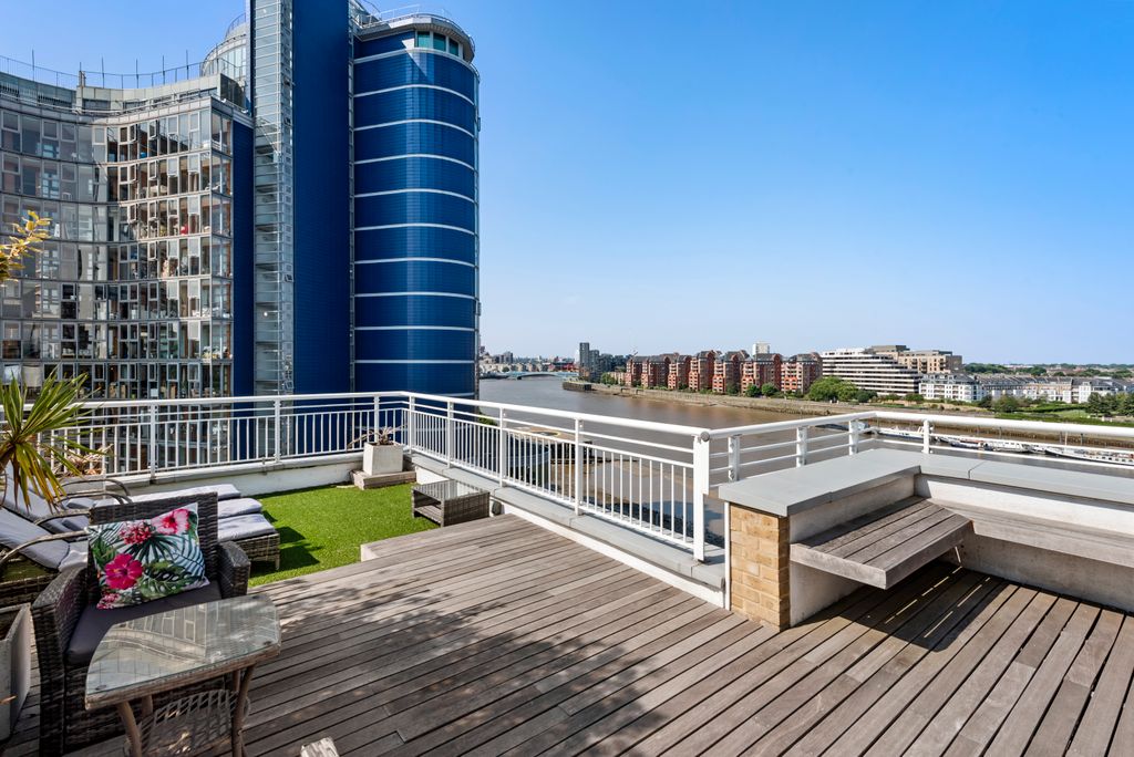 Property photo 1 of 19 Roof Terrace