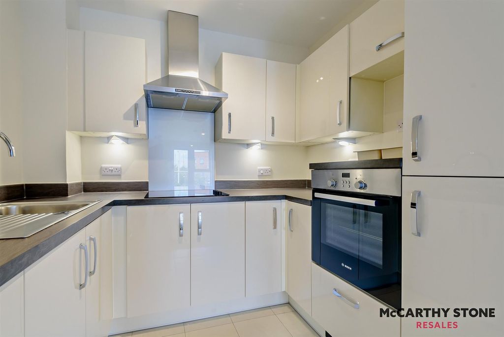 Property photo 3 of 16 8604359-Interior04-800.Jpg