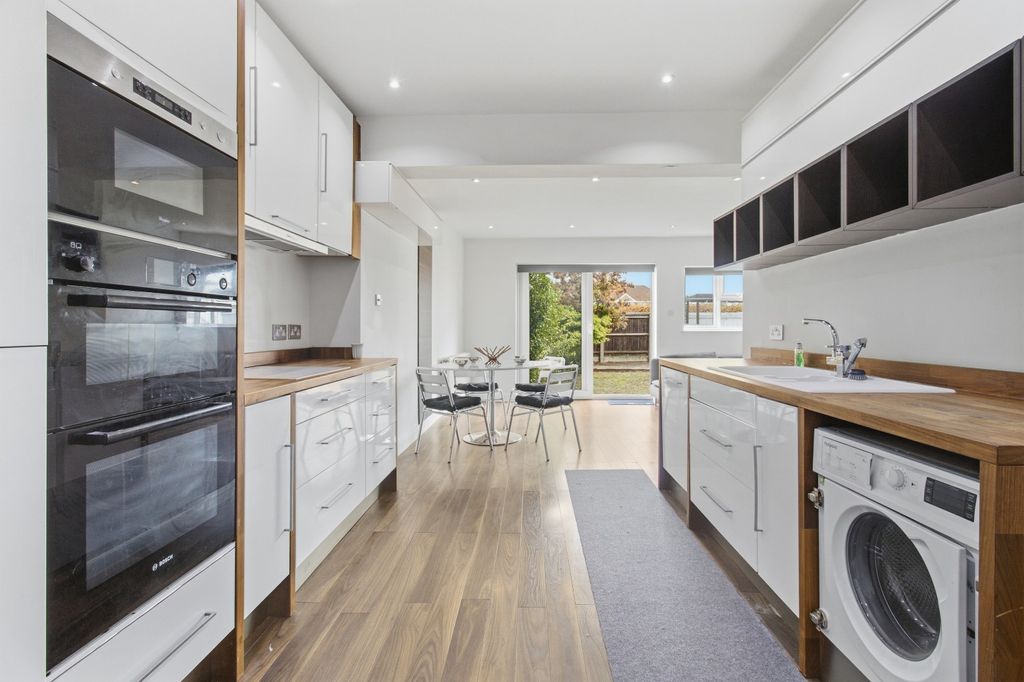 Property photo 3 of 15 5157053