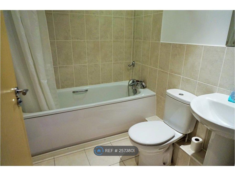 Property photo 3 of 5 Family Bathroom