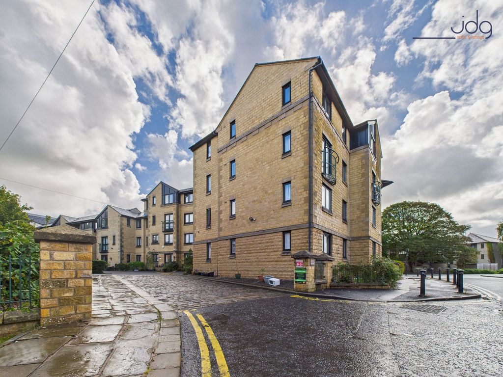 Property photo 1 of 8 Welcome To Spinners Court