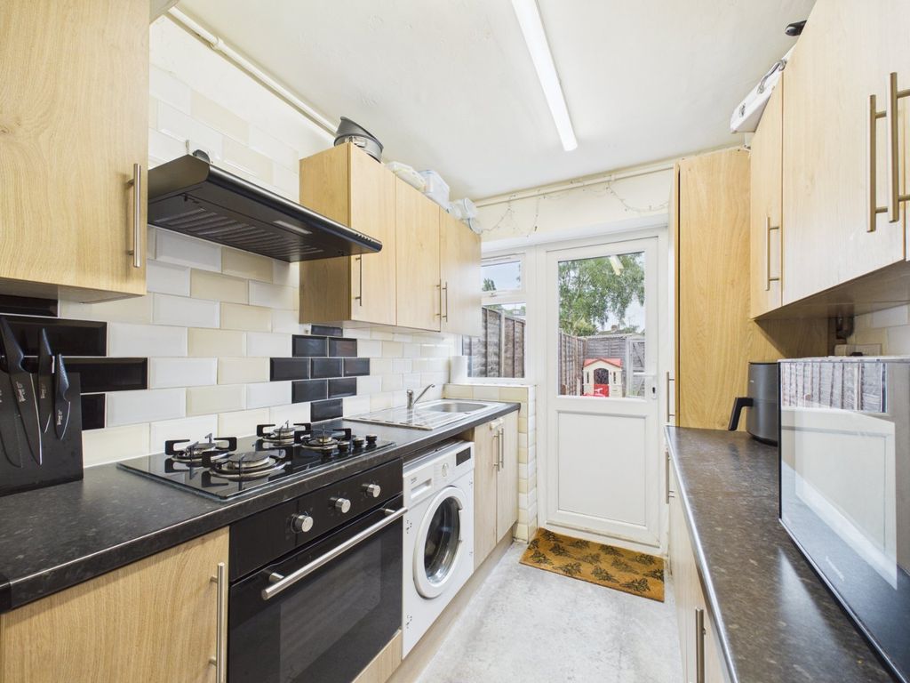 Property photo 3 of 20 Kitchen