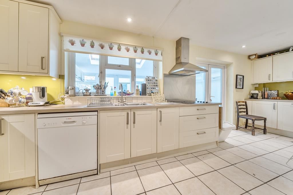 Property photo 3 of 20 Kitchen