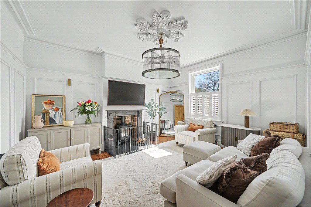 Property photo 2 of 17 Sitting Room