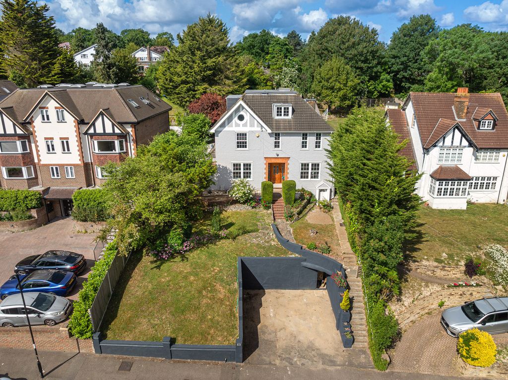 Property photo 2 of 31