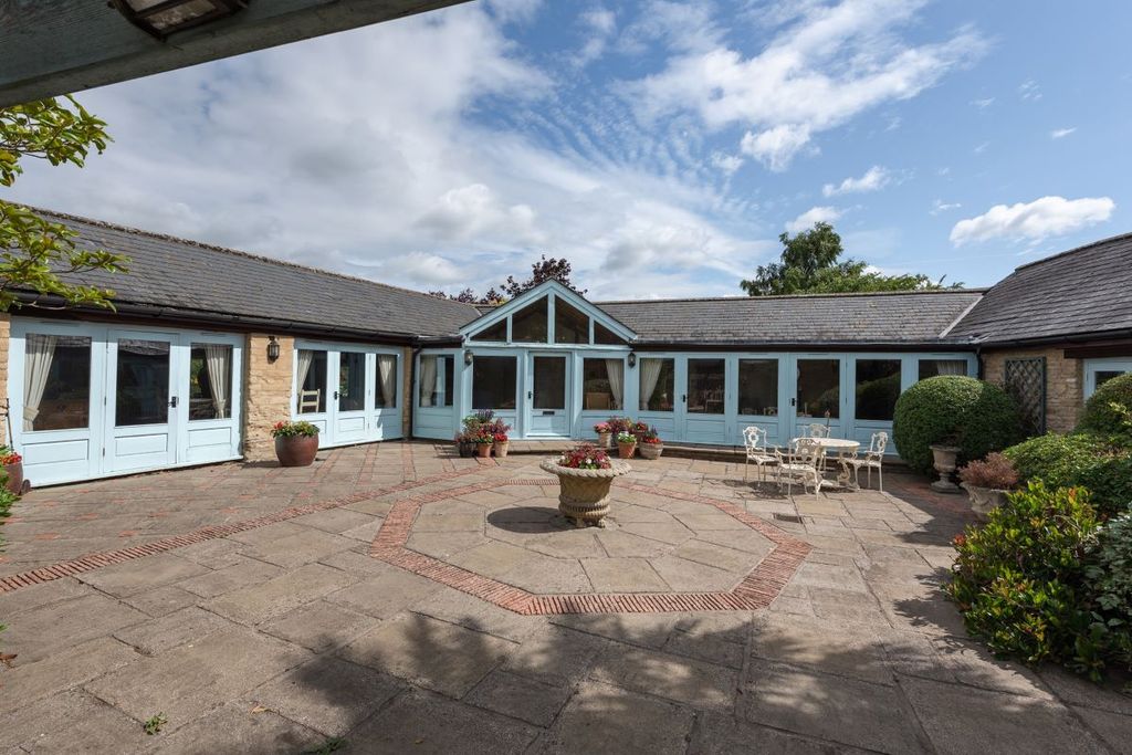 Property photo 1 of 29