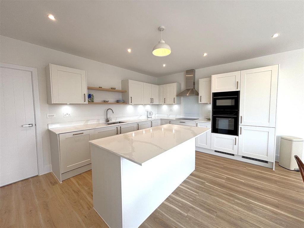 Property photo 3 of 24 7